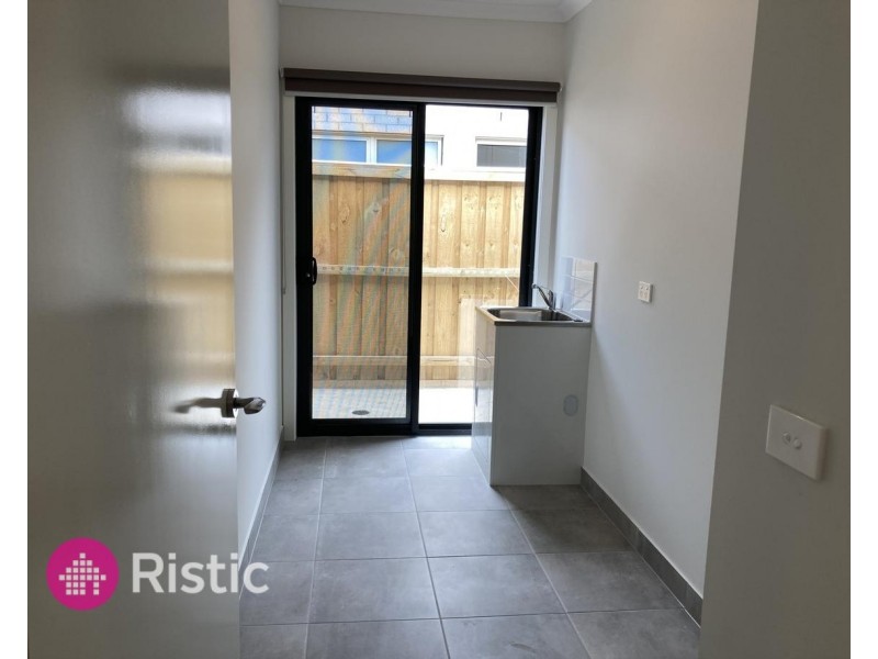 9 Catisfield Circuit, Donnybrook VIC 3064