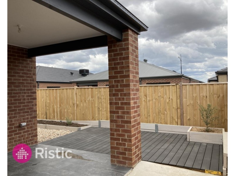 9 Catisfield Circuit, Donnybrook VIC 3064