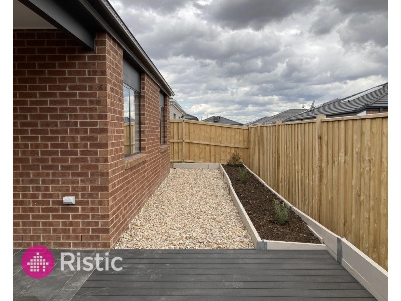 9 Catisfield Circuit, Donnybrook VIC 3064