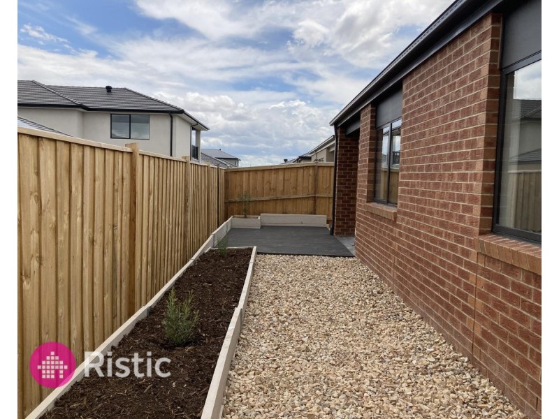 9 Catisfield Circuit, Donnybrook VIC 3064