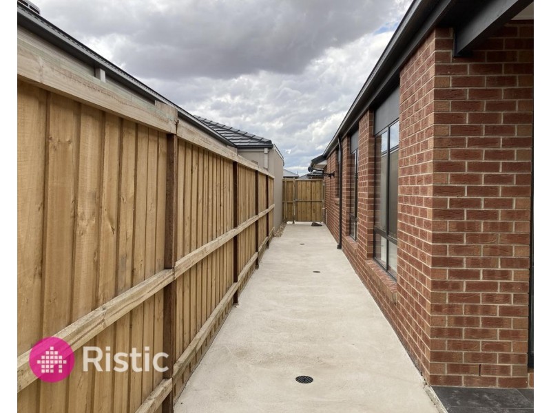 9 Catisfield Circuit, Donnybrook VIC 3064