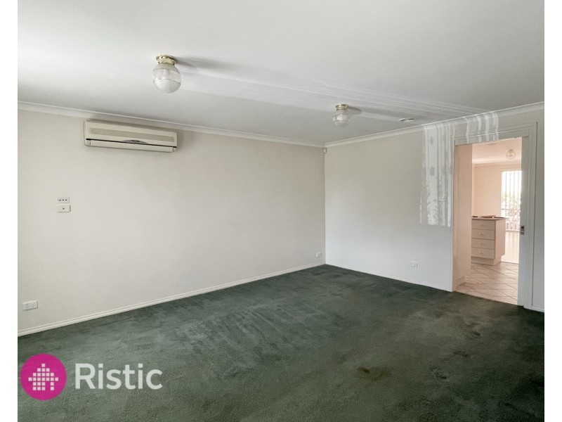 2 Pleasant Close, Mill Park VIC 3082