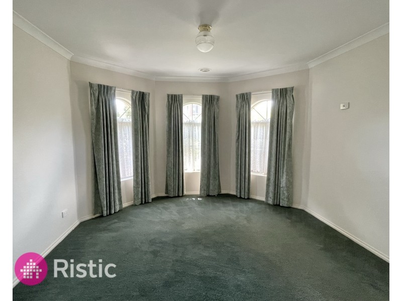 2 Pleasant Close, Mill Park VIC 3082