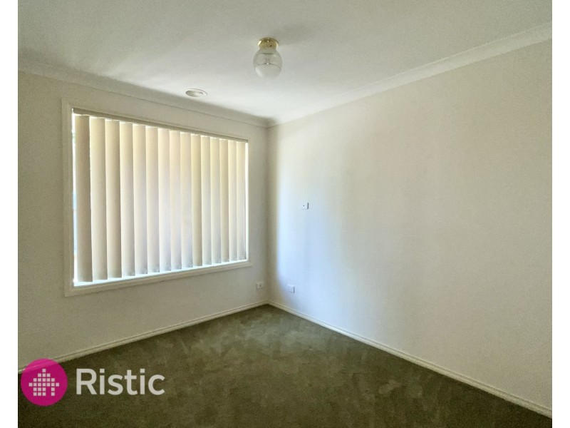 2 Pleasant Close, Mill Park VIC 3082