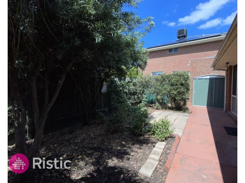2 Pleasant Close, Mill Park VIC 3082