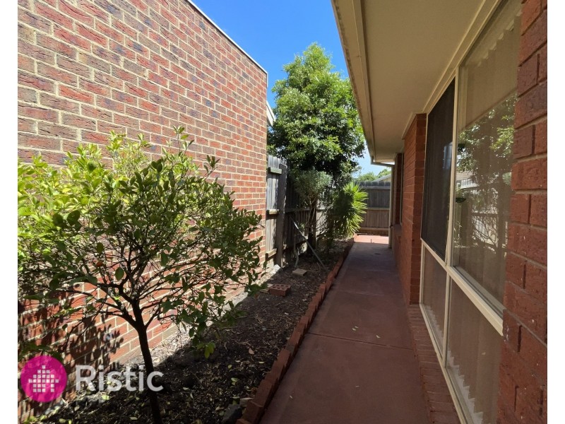 2 Pleasant Close, Mill Park VIC 3082