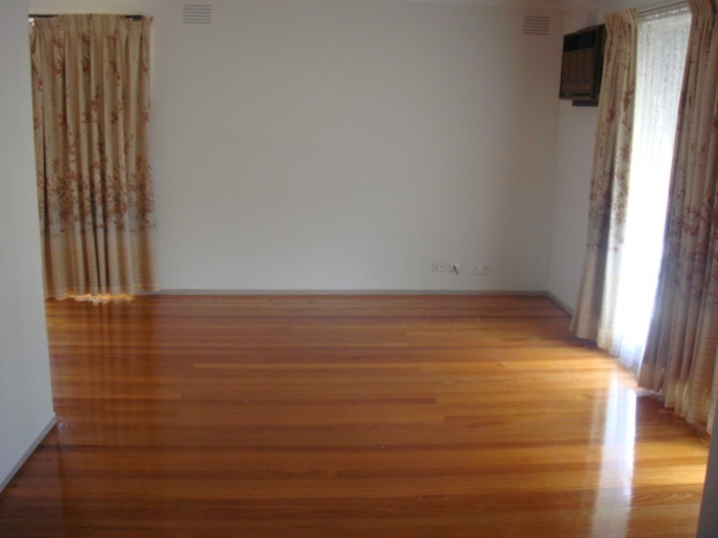 4 Meagan Close, Thomastown VIC 3074