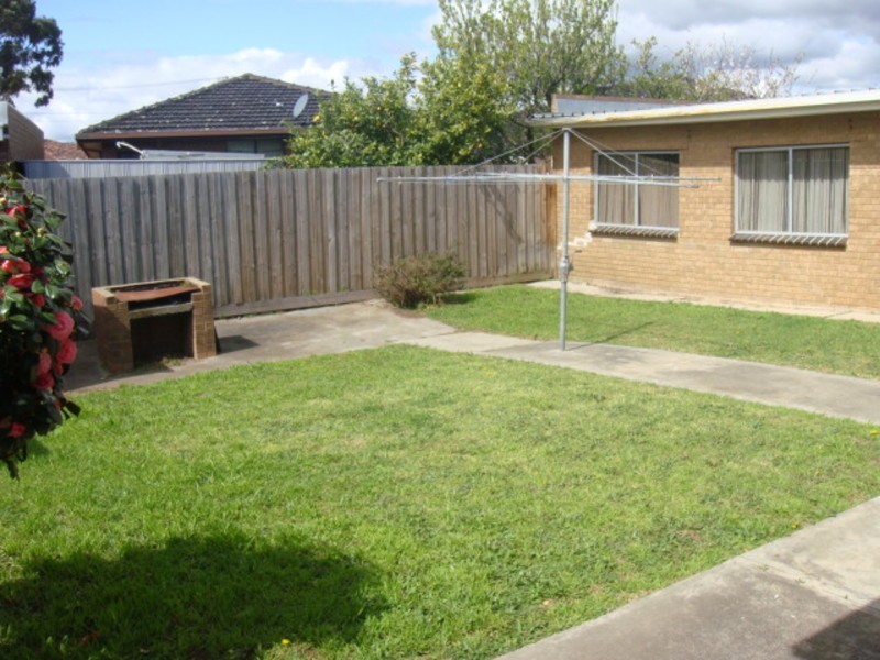 4 Meagan Close, Thomastown VIC 3074