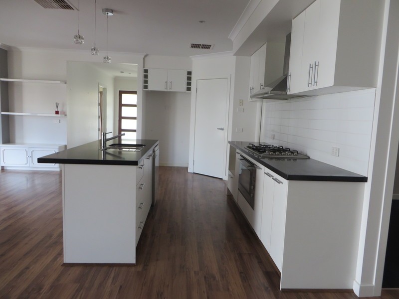 20 Basken Drive, South Morang VIC 3752