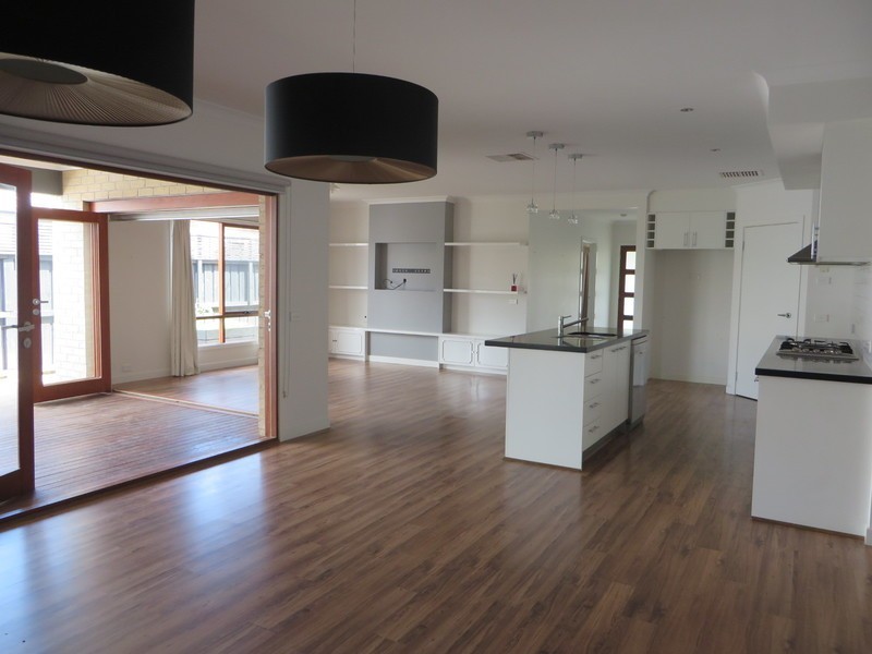 20 Basken Drive, South Morang VIC 3752