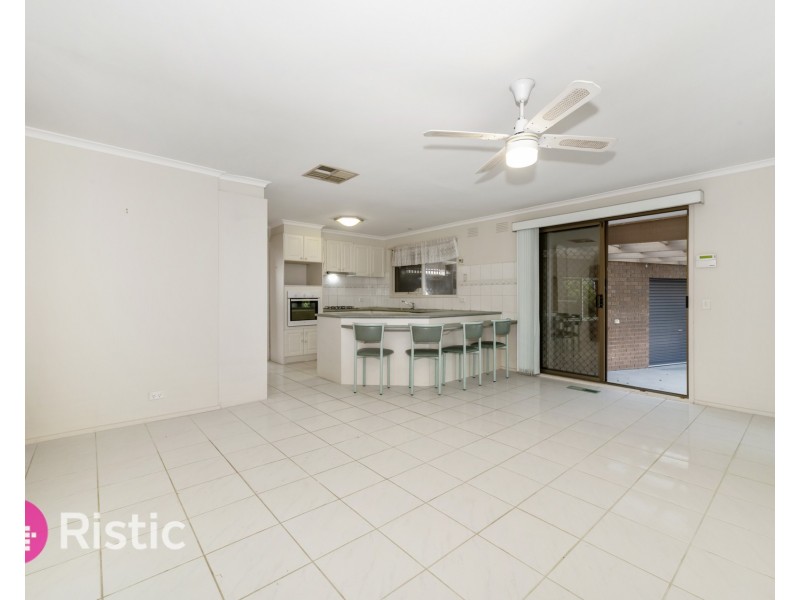 37 Hurlstone Crescent, Mill Park VIC 3082