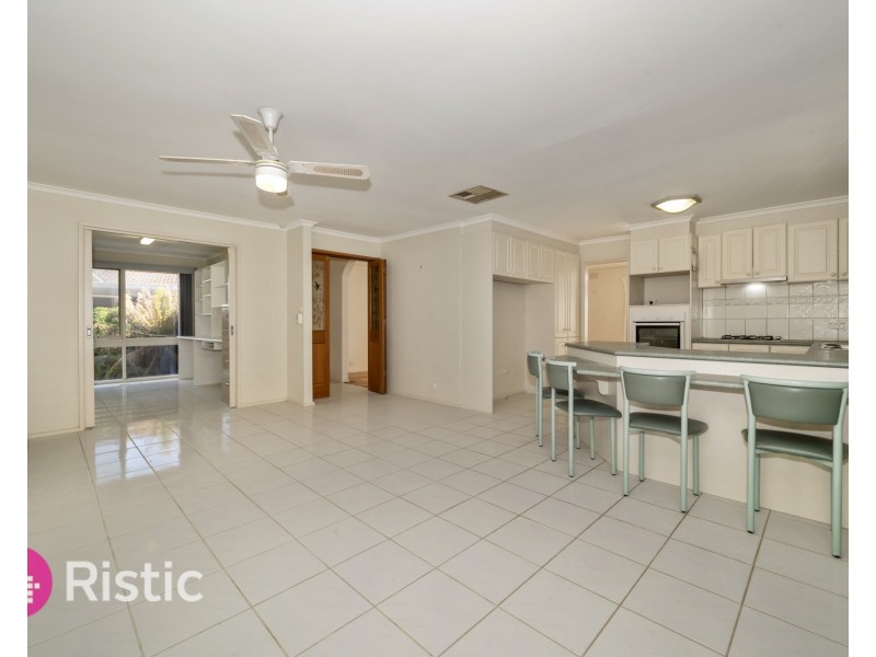 37 Hurlstone Crescent, Mill Park VIC 3082