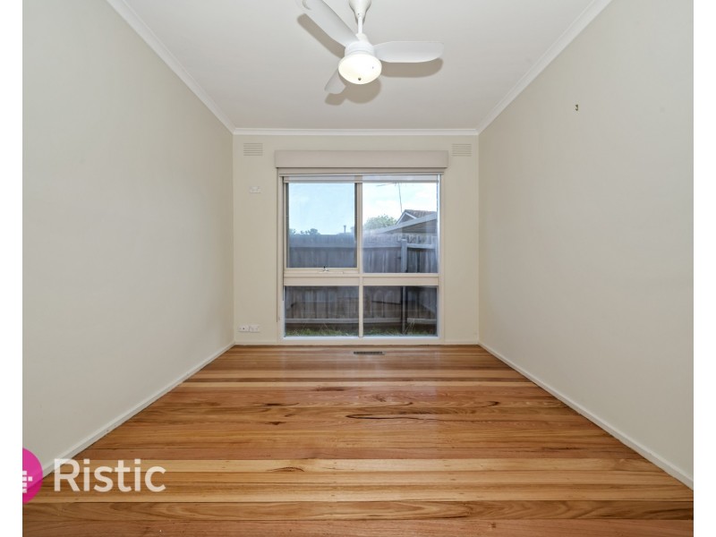 37 Hurlstone Crescent, Mill Park VIC 3082