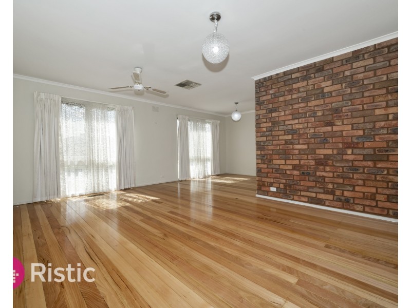 37 Hurlstone Crescent, Mill Park VIC 3082