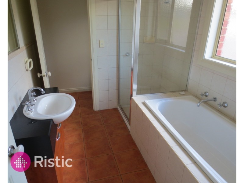 1/22 Tonelli Circuit, Mill Park VIC 3082