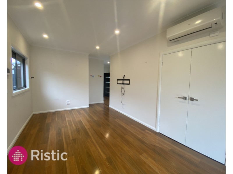 4/12 Dryandra Avenue, Epping VIC 3076