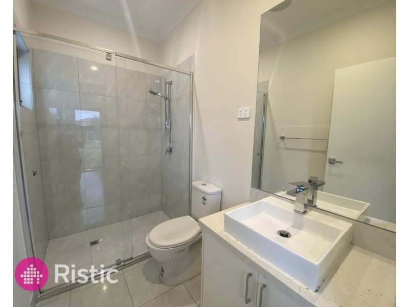 4/12 Dryandra Avenue, Epping VIC 3076