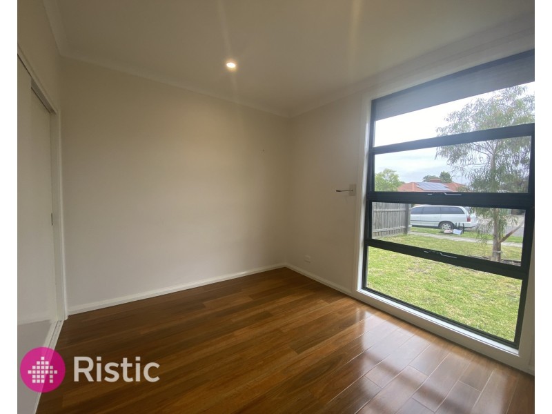 4/12 Dryandra Avenue, Epping VIC 3076