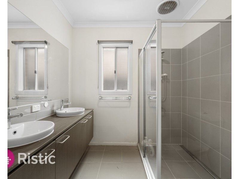 12 Risdon Chase, Wollert VIC 3750