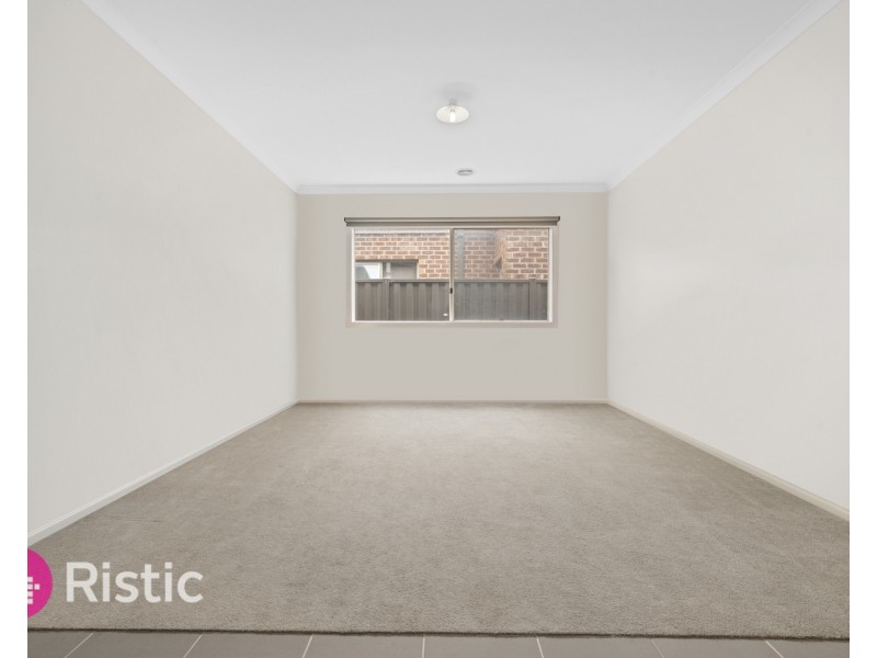 12 Risdon Chase, Wollert VIC 3750