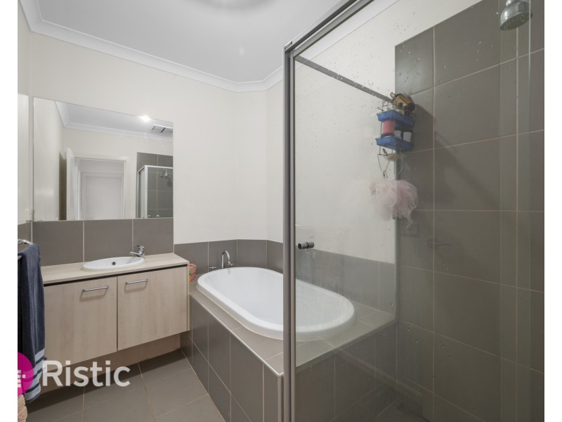 12 Risdon Chase, Wollert VIC 3750