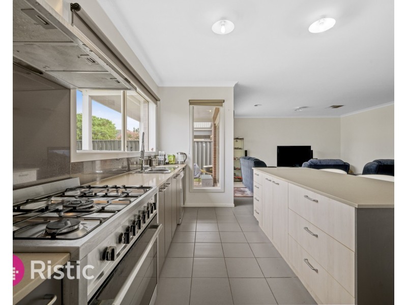 12 Risdon Chase, Wollert VIC 3750