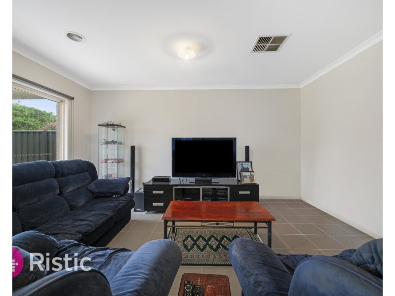 12 Risdon Chase, Wollert VIC 3750