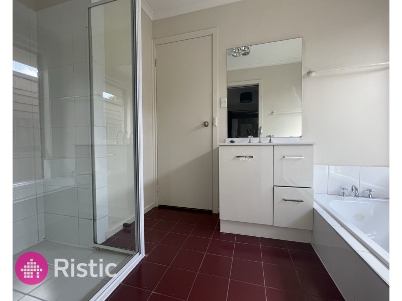 2 Westleigh Court, Mill Park VIC 3082
