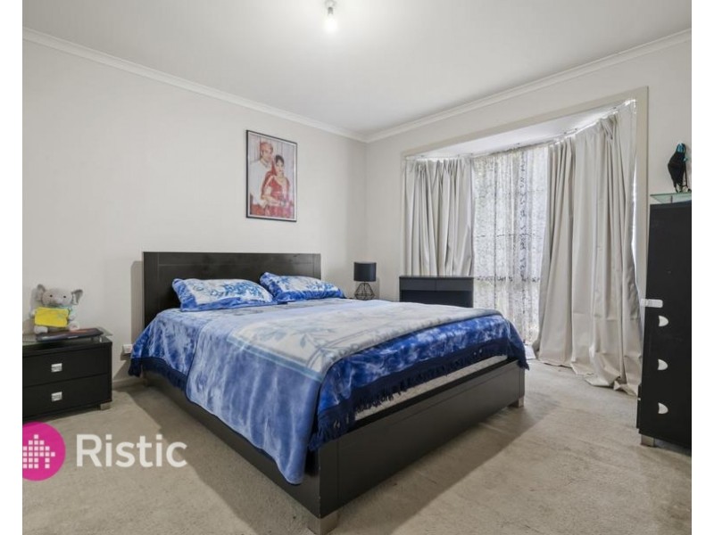 68 Woolnough Drive, Mill Park VIC 3082