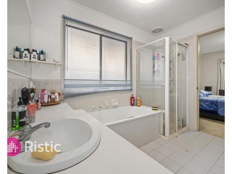 68 Woolnough Drive, Mill Park VIC 3082