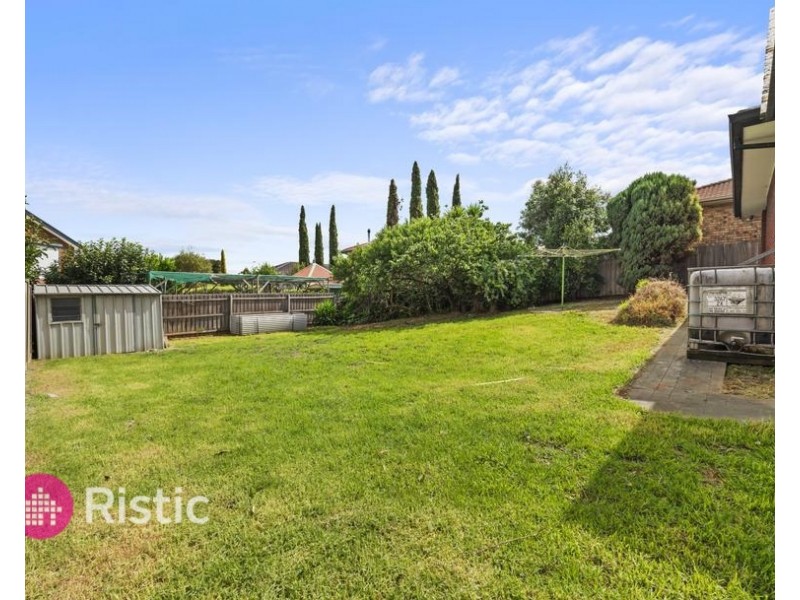 68 Woolnough Drive, Mill Park VIC 3082