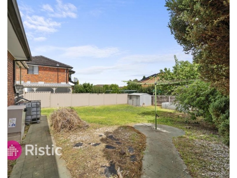 68 Woolnough Drive, Mill Park VIC 3082