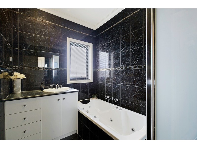 9 Galette Place, South Morang VIC 3752