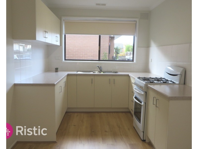 4/35 Allenby Avenue, Reservoir VIC 3073