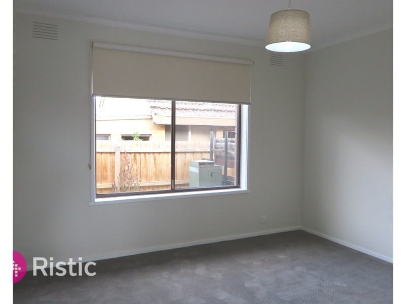 4/35 Allenby Avenue, Reservoir VIC 3073