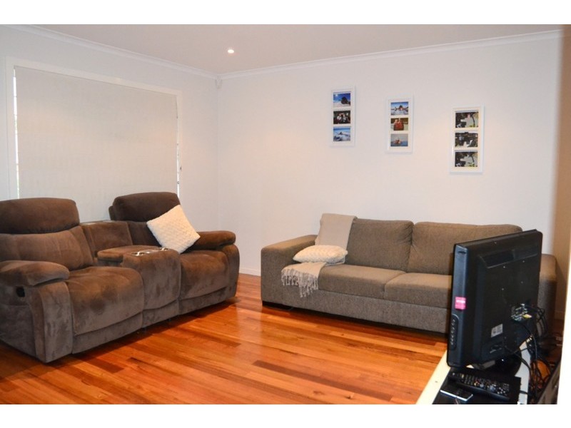 1/5 Windeatt Close, Mill Park VIC 3082