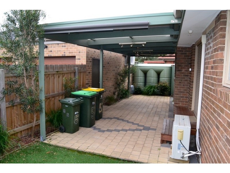 1/5 Windeatt Close, Mill Park VIC 3082