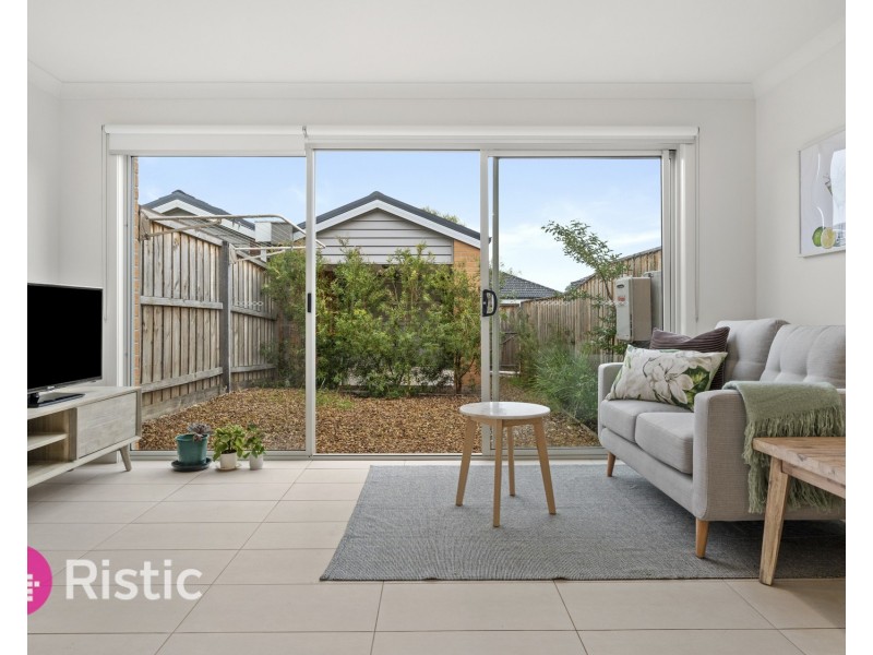 16 Flourish Walk, Doreen VIC 3754