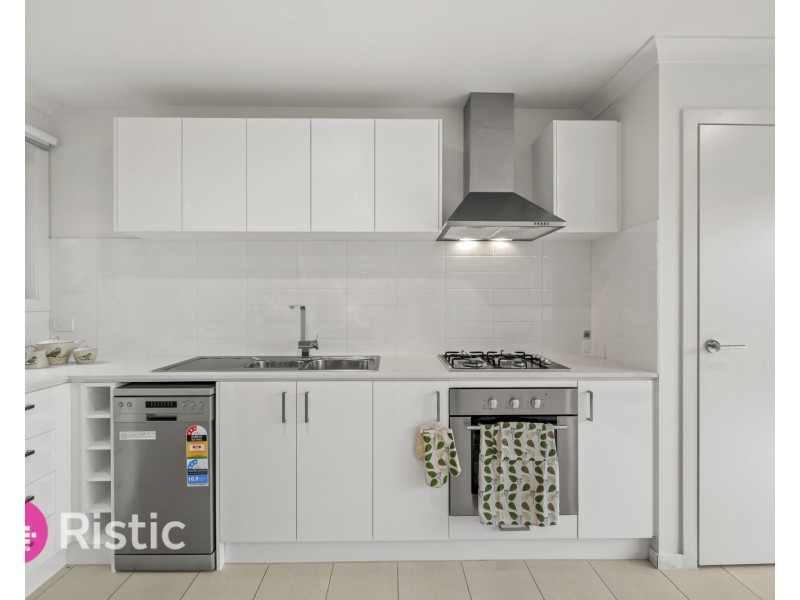 16 Flourish Walk, Doreen VIC 3754