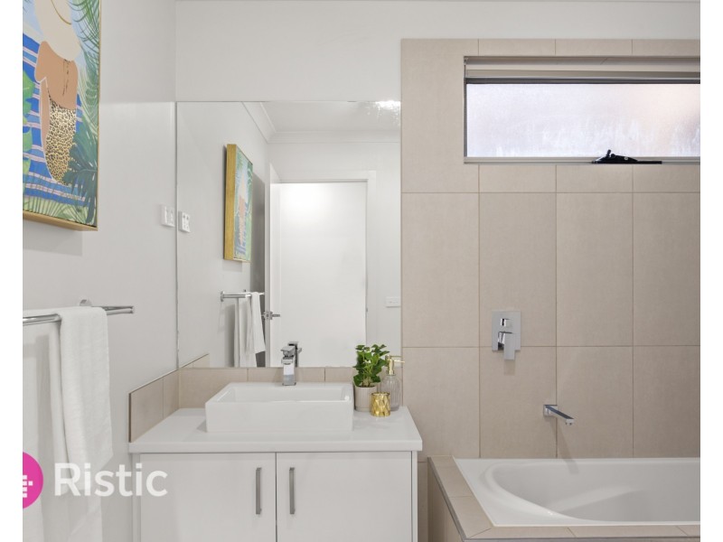 16 Flourish Walk, Doreen VIC 3754