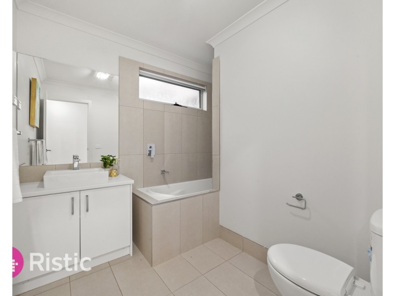 16 Flourish Walk, Doreen VIC 3754