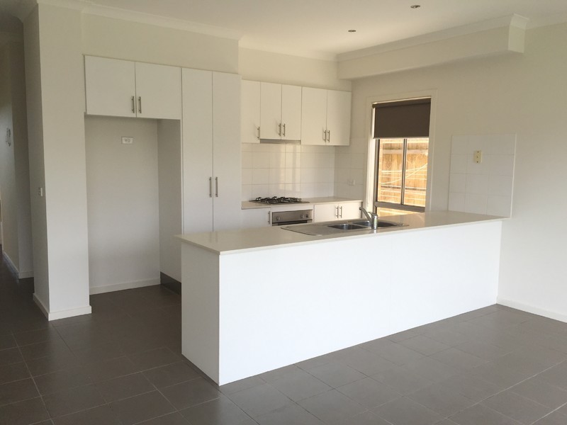 290 The Lakes Boulevard, South Morang VIC 3752