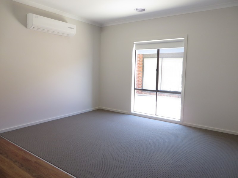 13 Abloom View, Mickleham VIC 3064