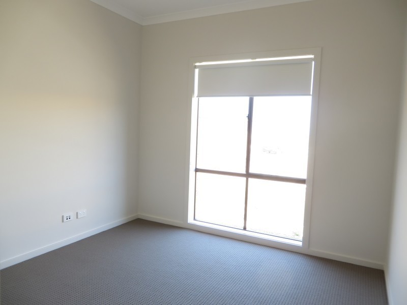 13 Abloom View, Mickleham VIC 3064