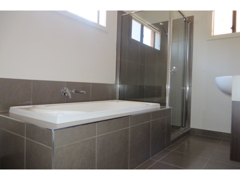 13 Abloom View, Mickleham VIC 3064