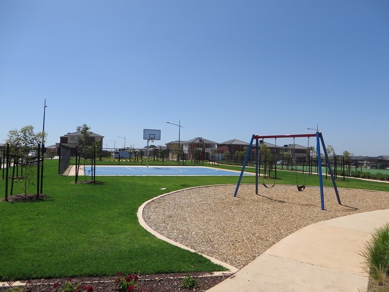 13 Abloom View, Mickleham VIC 3064