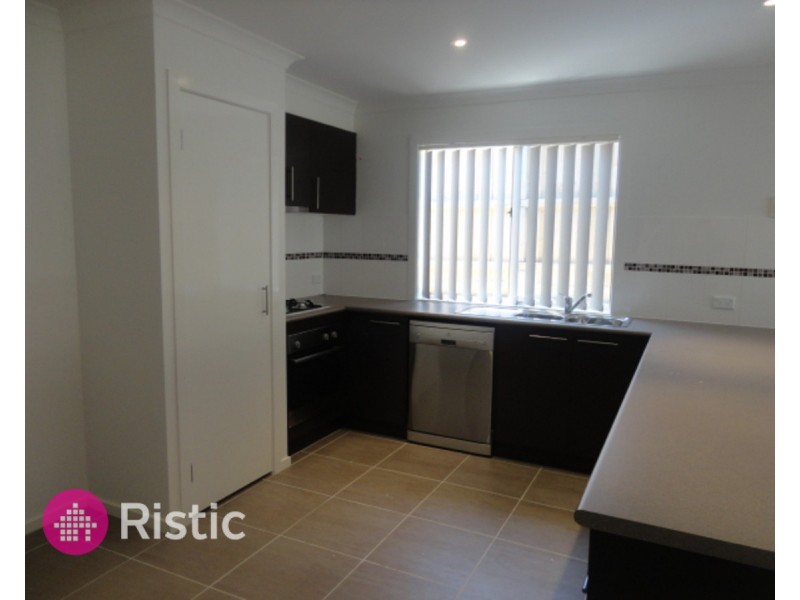 18 Sandover Street, Doreen VIC 3754