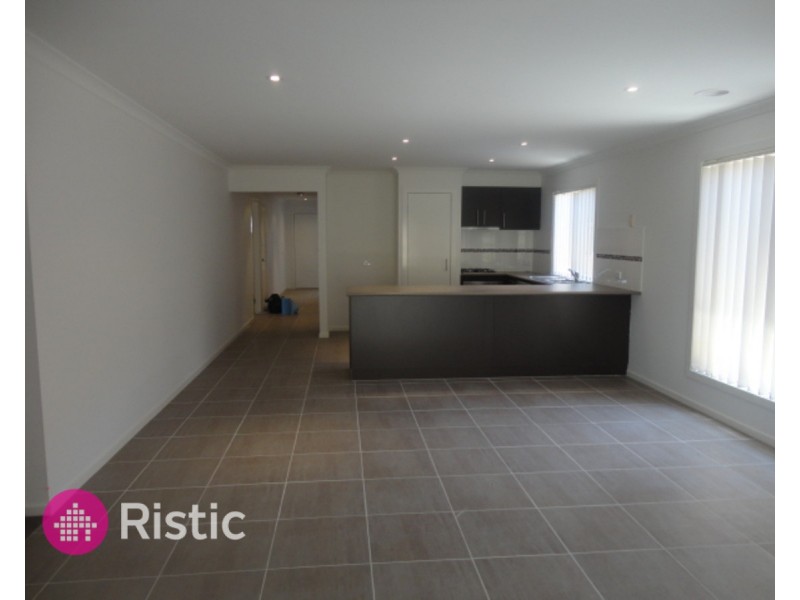 18 Sandover Street, Doreen VIC 3754