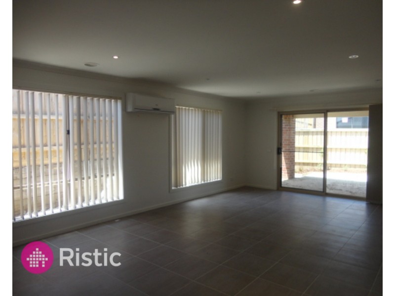 18 Sandover Street, Doreen VIC 3754