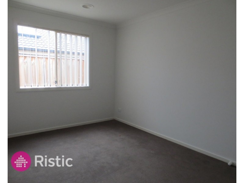 18 Sandover Street, Doreen VIC 3754